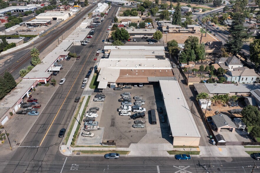 421-425 N E St, Madera, CA à louer - Photo de l’immeuble – Image 3 sur 11