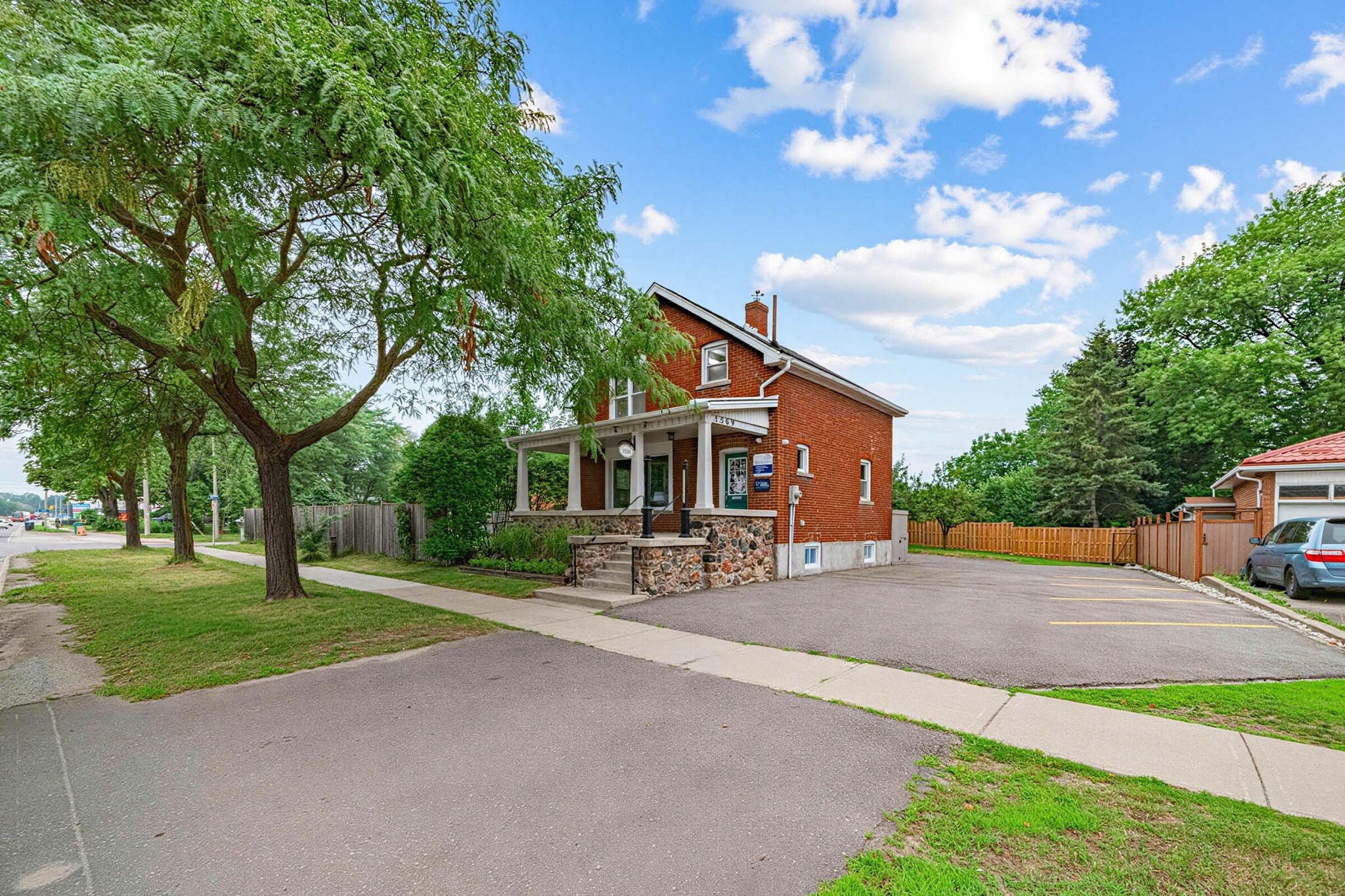 3569 Cawthra Rd, Mississauga, ON à vendre Photo principale– Image 1 sur 34