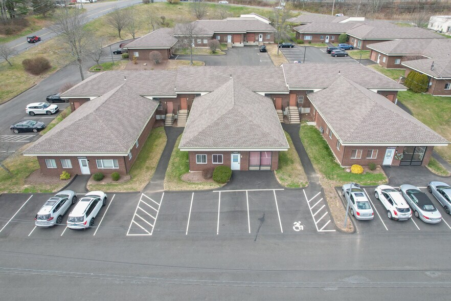 375 Morgan Ln, West Haven, CT à vendre - Photo de l’immeuble – Image 2 sur 10