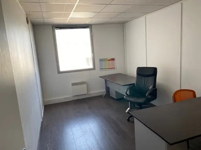 Bureau dans Pantin à louer - Photo de l’immeuble – Image 2 sur 6