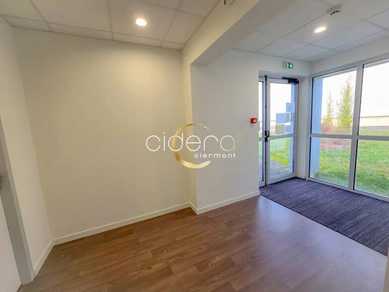 Bureau dans COURNON-D'AUVERGNE à louer - Hall d’entrée – Image 2 sur 14