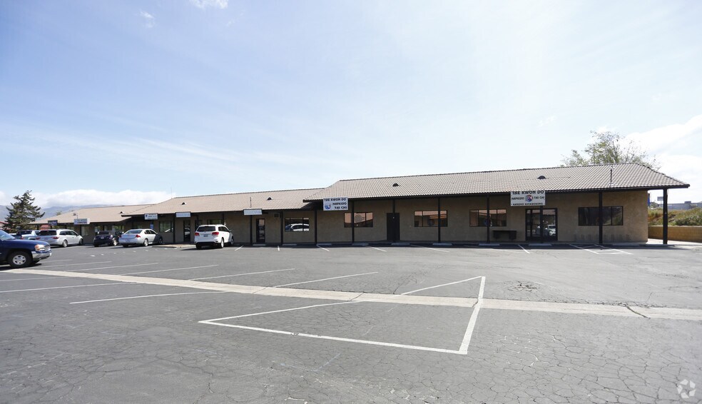 20424 Brian Way, Tehachapi, CA à louer - Photo de l’immeuble – Image 3 sur 4