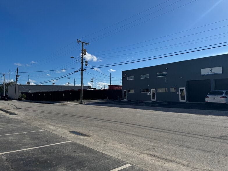 2200-2208 SW 59th Ave, West Park, FL à vendre - Photo de l’immeuble – Image 2 sur 20