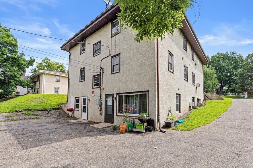 4220 4th St NE, Columbia Heights, MN à vendre - Photo de l’immeuble – Image 3 sur 47
