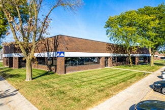 Plus de détails pour 11201-11243 Aurora Ave, Urbandale, IA - Local d'activités à louer