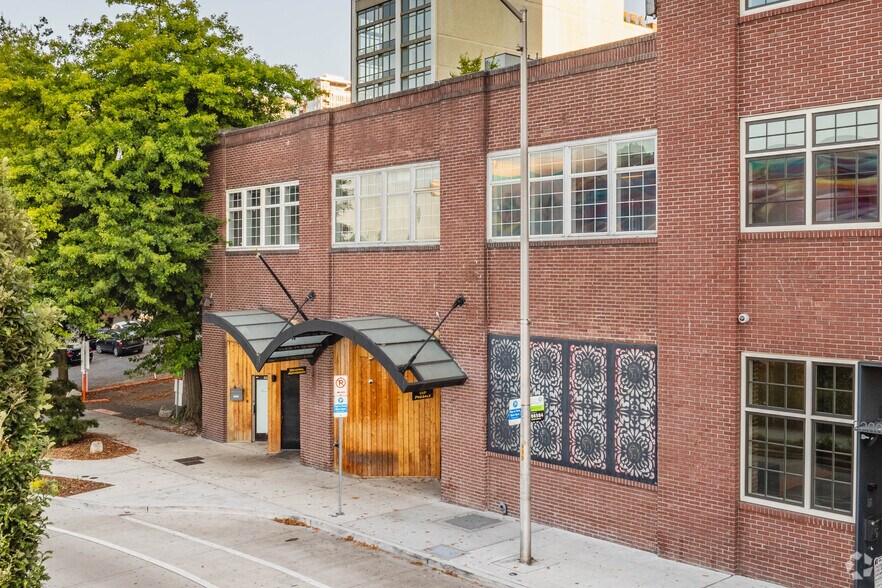2218-2220 Western Ave, Seattle, WA à louer - Photo de l’immeuble – Image 2 sur 6