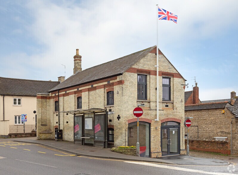 Elm St, Stamford à louer - Photo de l’immeuble – Image 3 sur 3