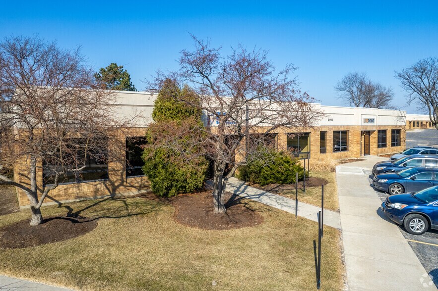 3115 N Wilke Rd, Arlington Heights, IL à vendre - Photo de l’immeuble – Image 3 sur 10