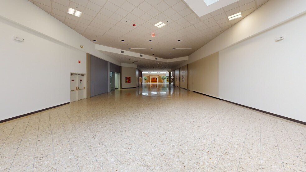 2917 N Vermilion st, Danville, IL à vendre - Numérisation 3D Matterport – Image 2 sur 34