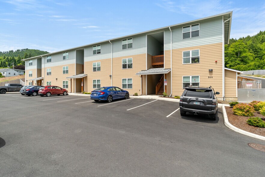 Garibaldi Apartment Portfolio portefeuille de 3 biens à vendre sur LoopNet.fr - Photo de l’immeuble – Image 1 sur 19