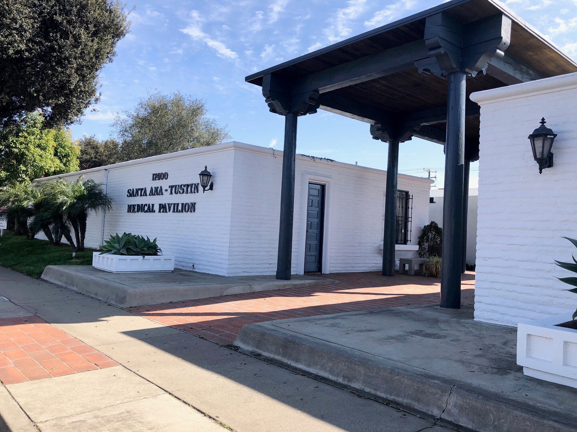 17400 Irvine Blvd, Tustin, CA à louer Photo principale– Image 1 sur 34