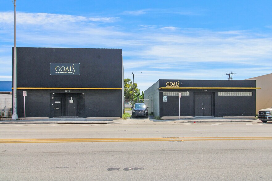 3270 NW 36 Street, Miami, FL à vendre - Photo de l’immeuble – Image 2 sur 8