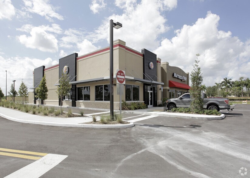 7860 W McNab Rd, North Lauderdale, FL à louer - Photo de l’immeuble – Image 2 sur 9
