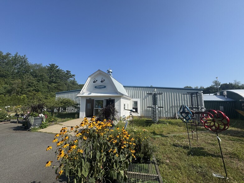 670 Alfred Rd, Arundel, ME à vendre - Photo de l’immeuble – Image 2 sur 9