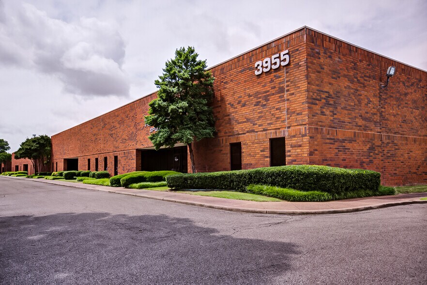 3930 Vantech Dr, Memphis, TN à louer - Photo de l’immeuble – Image 3 sur 14