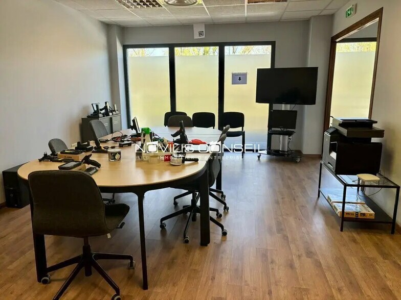 Bureau dans Montrabé à louer - Photo de l’immeuble – Image 1 sur 7