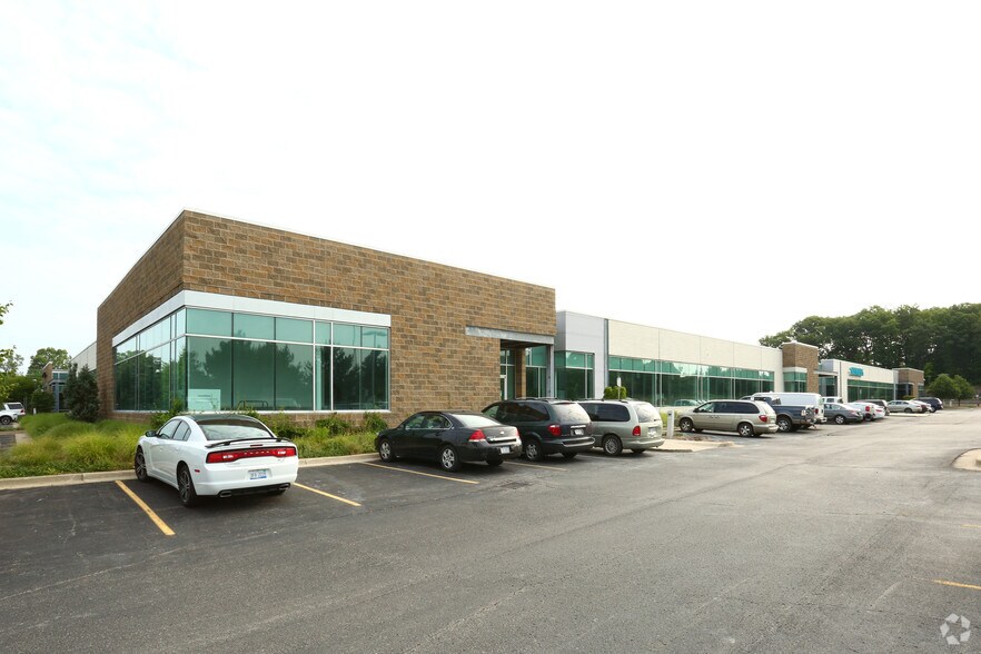 45330-45550 Commerce Center Dr, Plymouth, MI à louer - Photo de l’immeuble – Image 2 sur 12