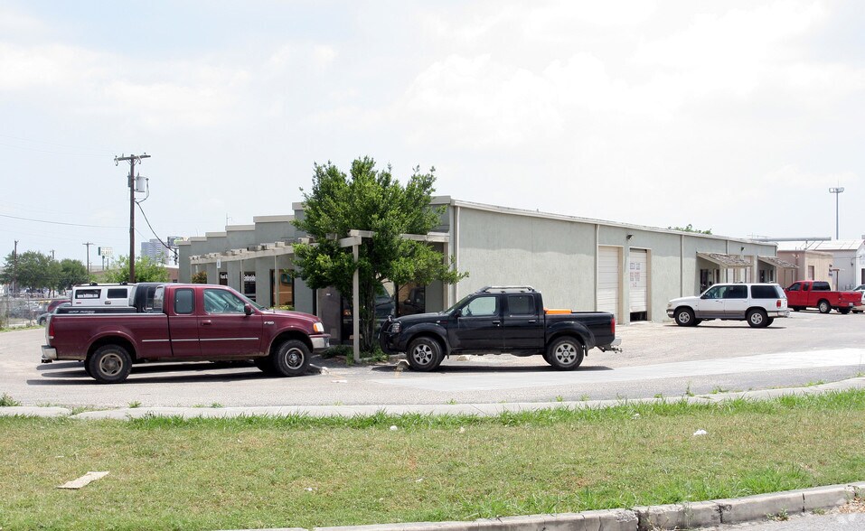 2334-2404 Jackson Keller Rd, San Antonio, TX à louer - Photo de l’immeuble – Image 3 sur 5