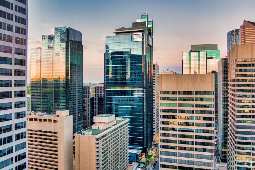 308 4th Ave SW, Calgary, AB à louer - Photo principale – Image 1 sur 14