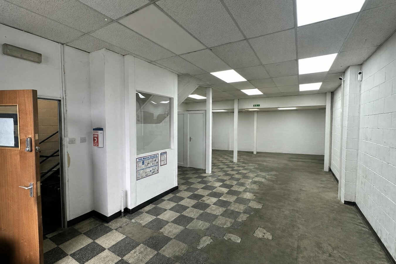 Blackthorne Rd, Slough, BKS SL3 0QT - Lot 5 - - Photo intérieure - Image 2 of 3