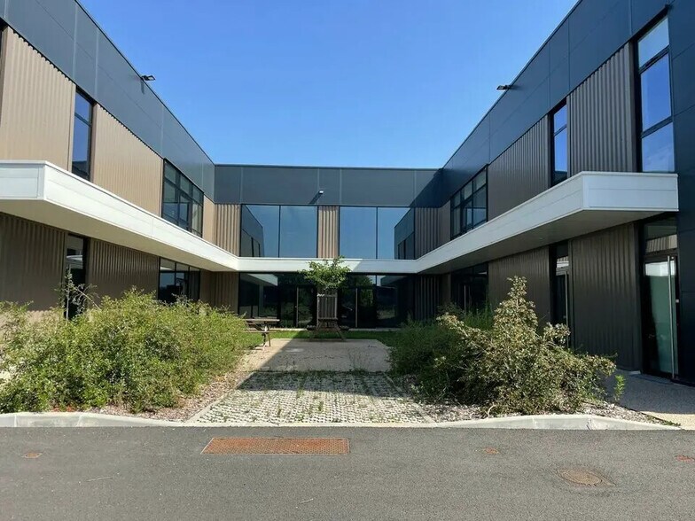 Local d’activités dans Mérignac à louer - Photo de l’immeuble – Image 3 sur 9