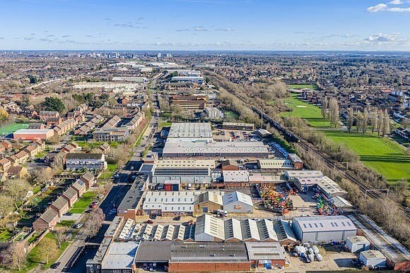 West Park Trade Centre portefeuille de 4 biens à vendre sur LoopNet.fr - Photo de l’immeuble – Image 3 sur 12