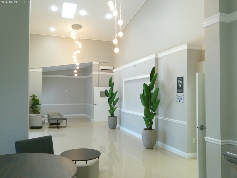 109 Silver Palm Ave, Melbourne, FL à louer - Photo de l’immeuble – Image 1 sur 7