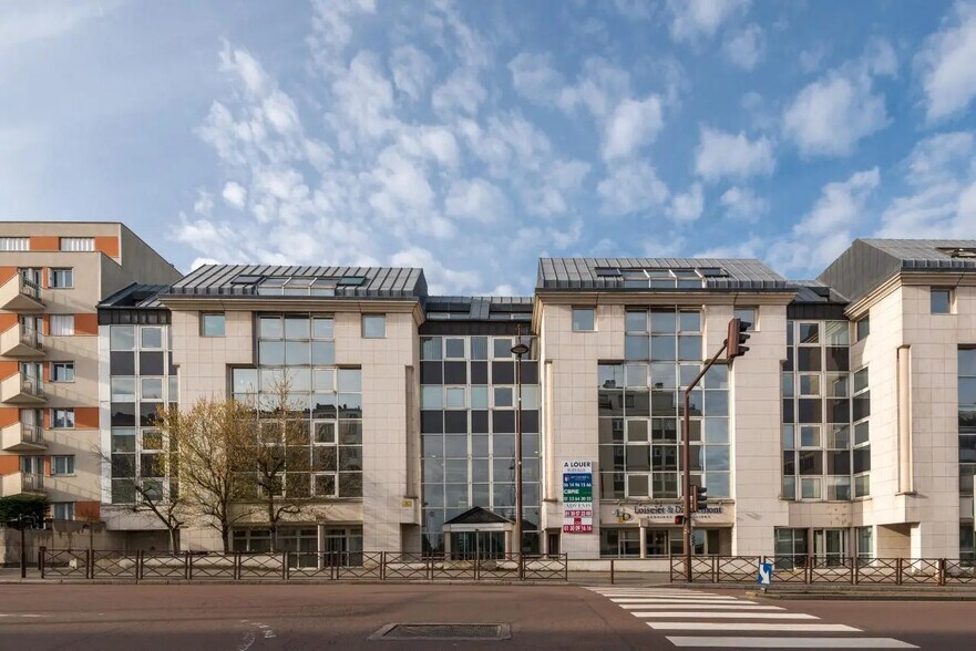 Bureau dans Versailles à louer - Photo de l’immeuble – Image 1 sur 6
