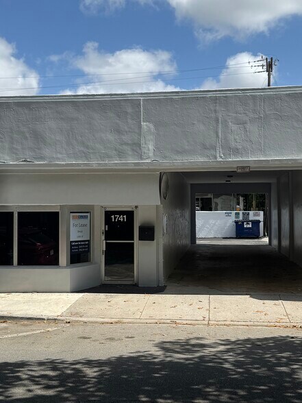 1741 Coral Way, Miami, FL à louer - Photo de l’immeuble – Image 3 sur 7