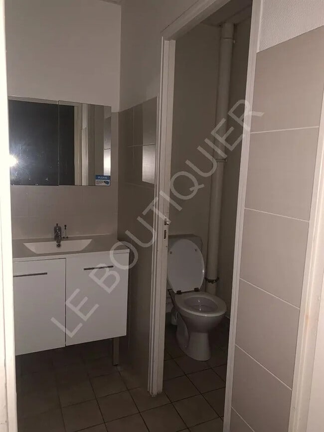 Plus de détails pour 18 Rue Jean-Pierre Timbaud, Paris - Local commercial à vendre