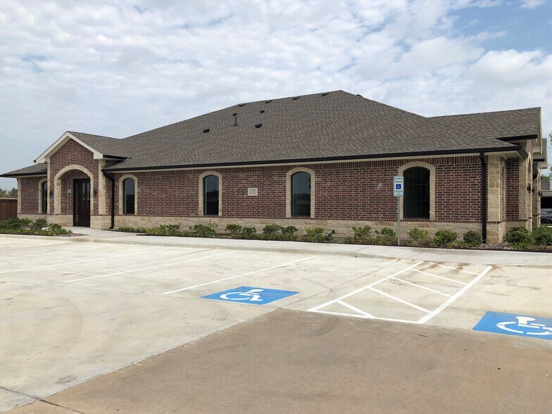 1707 E Beltline Rd, Coppell, TX à louer - Photo de l’immeuble – Image 3 sur 19
