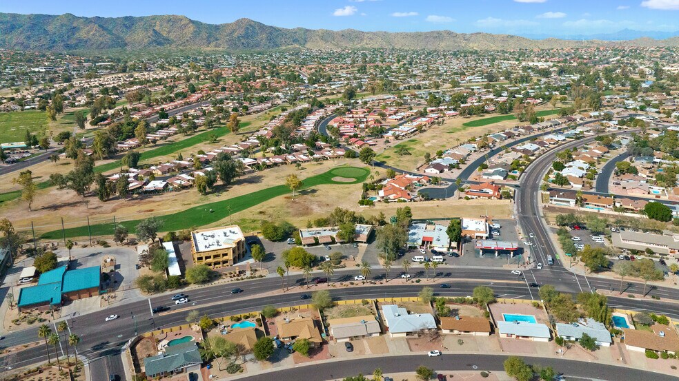 5030 E Warner Rd, Phoenix, AZ à louer - Photo de l’immeuble – Image 3 sur 6