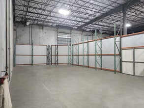 2507 Investors Row, Orlando, FL à louer Photo intérieure– Image 2 sur 2