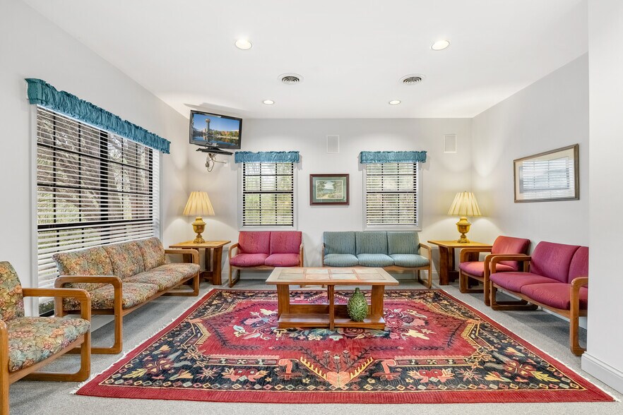 3221 W Governor John Sevier Hwy, Knoxville, TN à louer - Photo intérieure – Image 2 sur 46