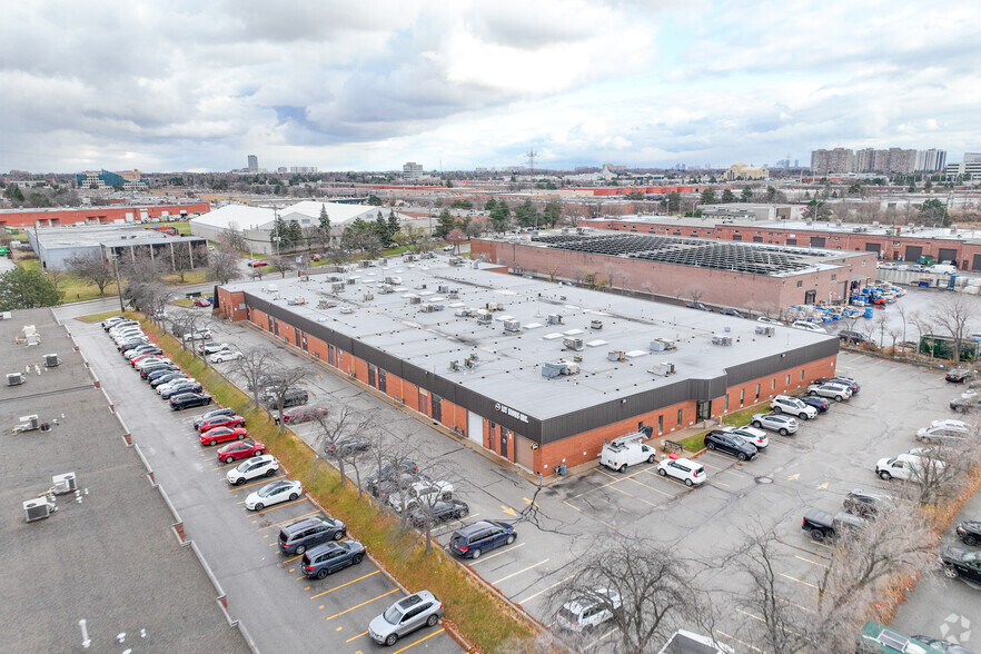 151 Esna Park Dr, Markham, ON à vendre - Photo de l’immeuble – Image 2 sur 3