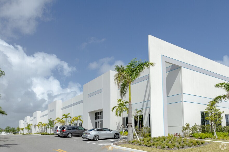 1501 N Florida Mango Rd, West Palm Beach, FL à louer - Photo principale – Image 1 sur 18