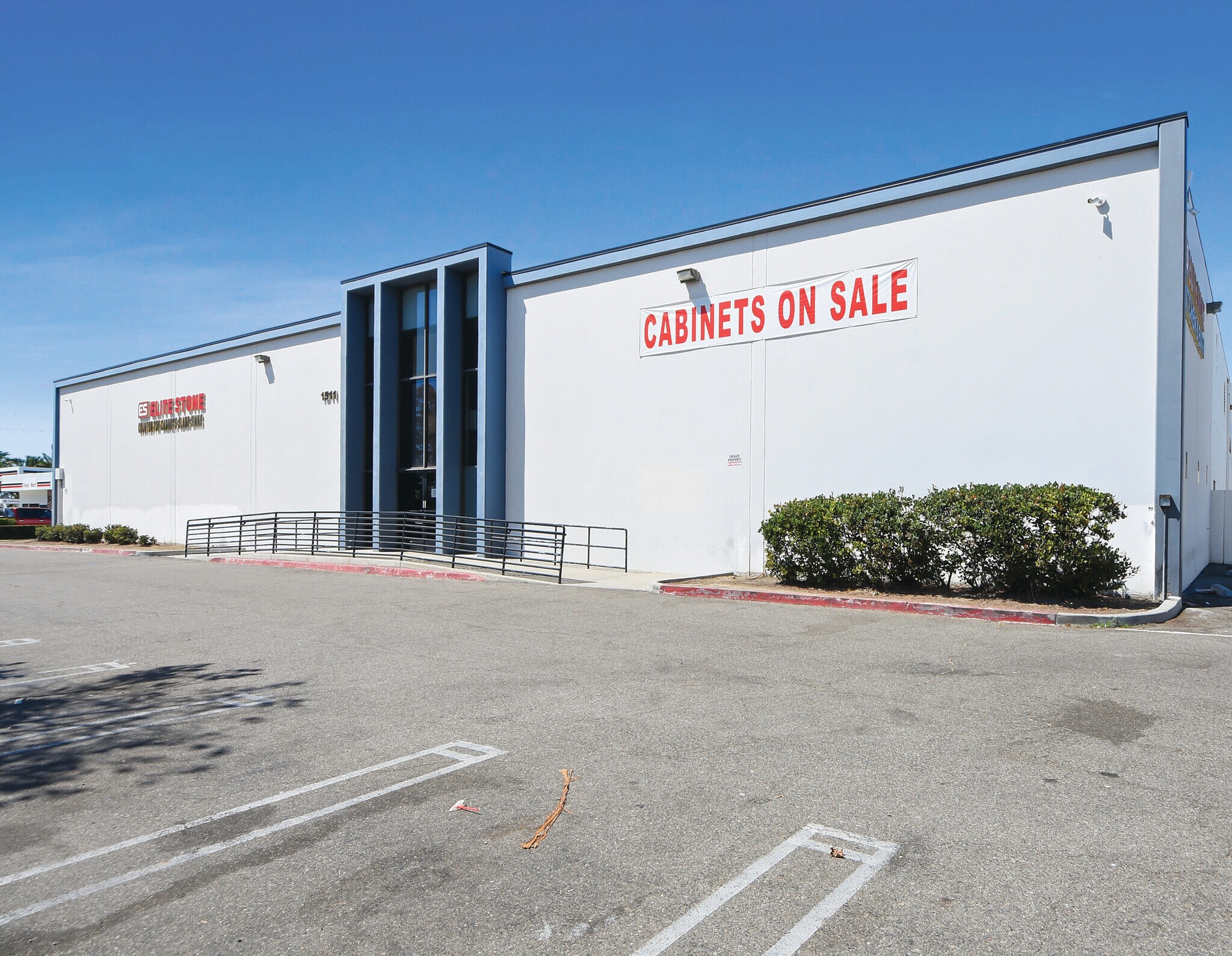 1511 E Edinger Ave, Santa Ana, CA à louer Photo de l’immeuble– Image 1 sur 6
