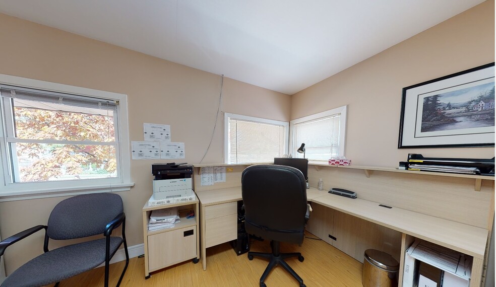 11 Belmont Av W, Kitchener, ON à vendre - Photo intérieure – Image 3 sur 9