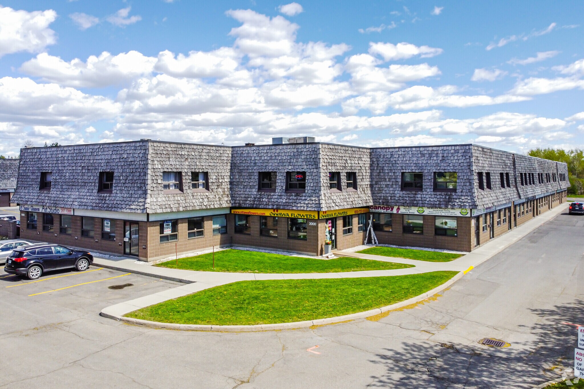 2000 Thurston Dr, Ottawa, ON à louer Photo principale– Image 1 sur 3