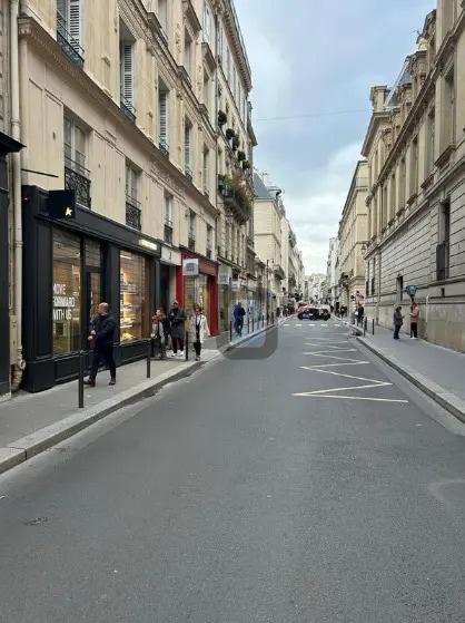 Local commercial dans Paris à louer - Photo de l’immeuble – Image 1 sur 2