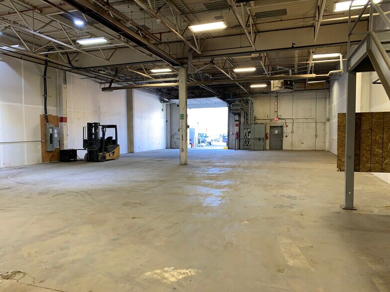 3024 49 Av SE, Calgary, AB à louer - Photo intérieure – Image 3 sur 9
