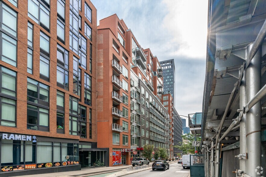 4117 Crescent St, Long Island City, NY à louer - Photo de l’immeuble – Image 2 sur 6