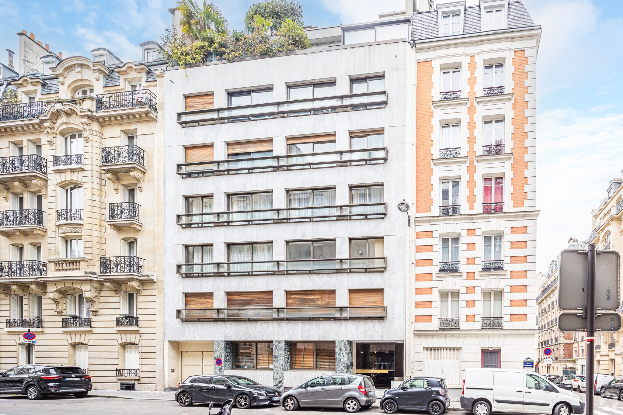 Immeuble residentiel dans Paris à vendre Photo principale– Image 1 sur 3
