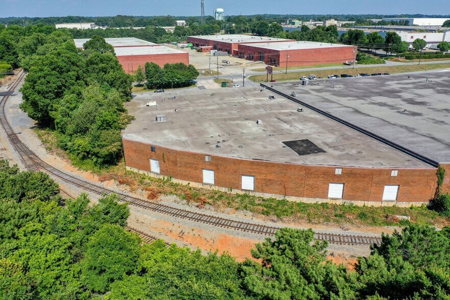 5055-5061 Kennedy Rd, Forest Park, GA à louer - Photo de l’immeuble – Image 3 sur 11
