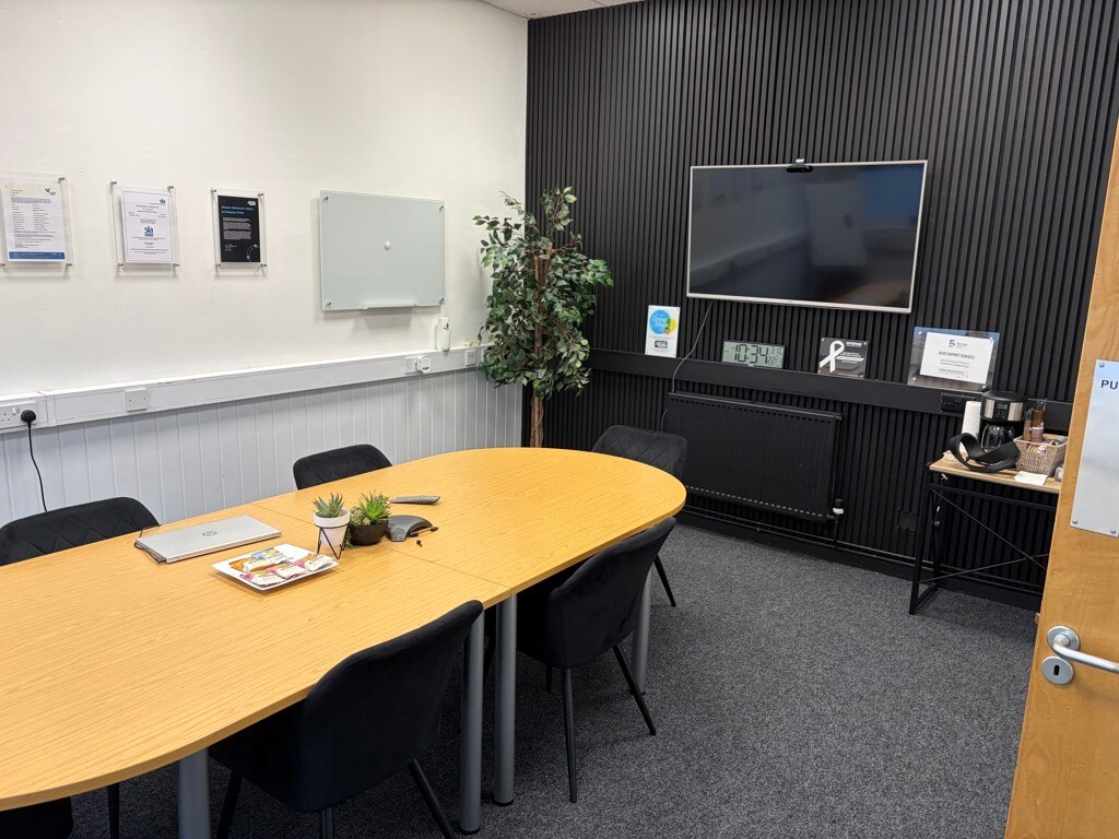 Kingsway, Luton, BDF LU1 1LP - Lot Unit A - - Photo intérieure - Image 2 of 5