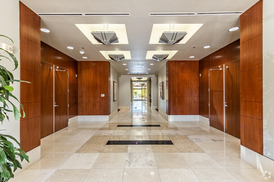 2370 Corporate Cir, Henderson, NV à louer - Hall d’entrée – Image 3 sur 7