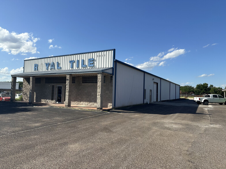 3911 W University Dr, Edinburg, TX à louer - Photo de l’immeuble – Image 2 sur 21
