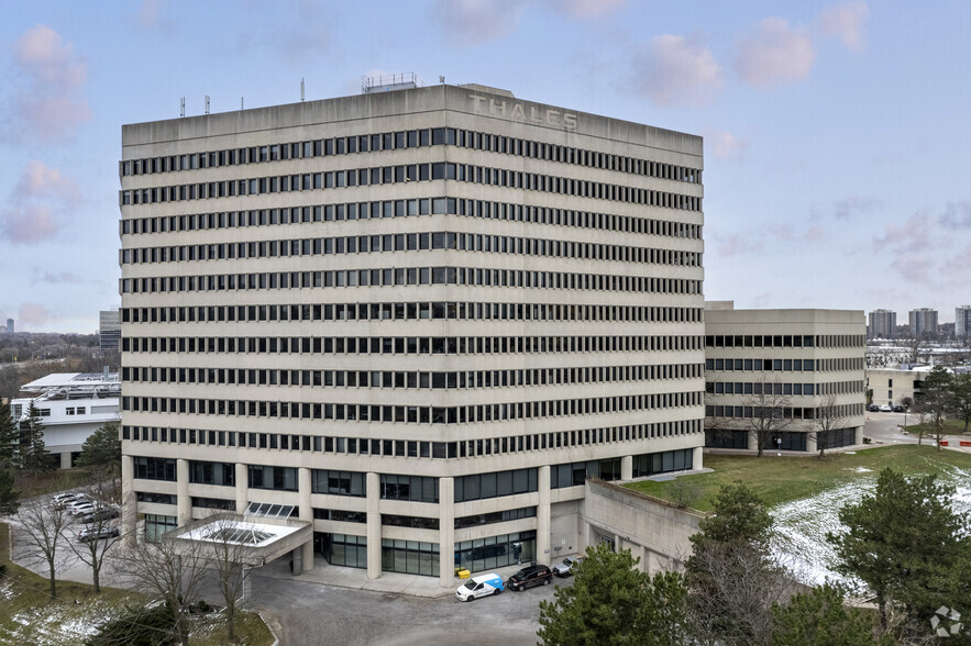 Moatfield Dr portefeuille de 2 biens à vendre sur LoopNet.fr - Photo de l’immeuble – Image 3 sur 3
