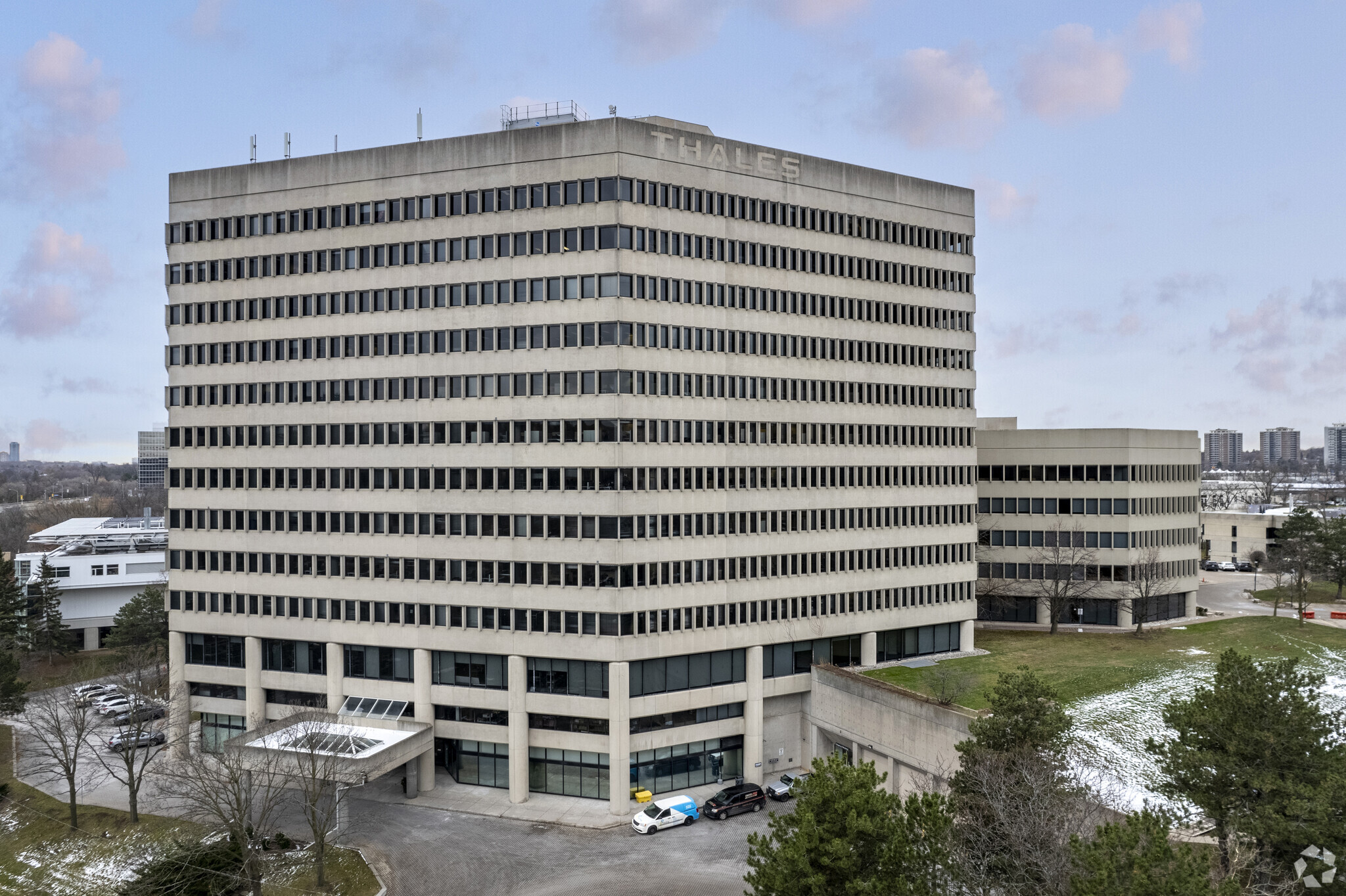 105 Moatfield Dr, Toronto, ON à vendre Photo principale– Image 1 sur 4