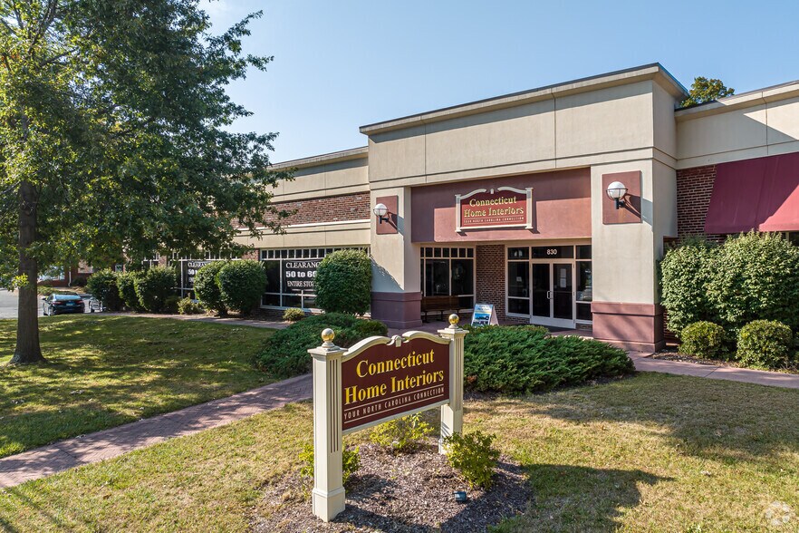 830 Farmington Ave, West Hartford, CT à louer - Photo de l’immeuble – Image 1 sur 16